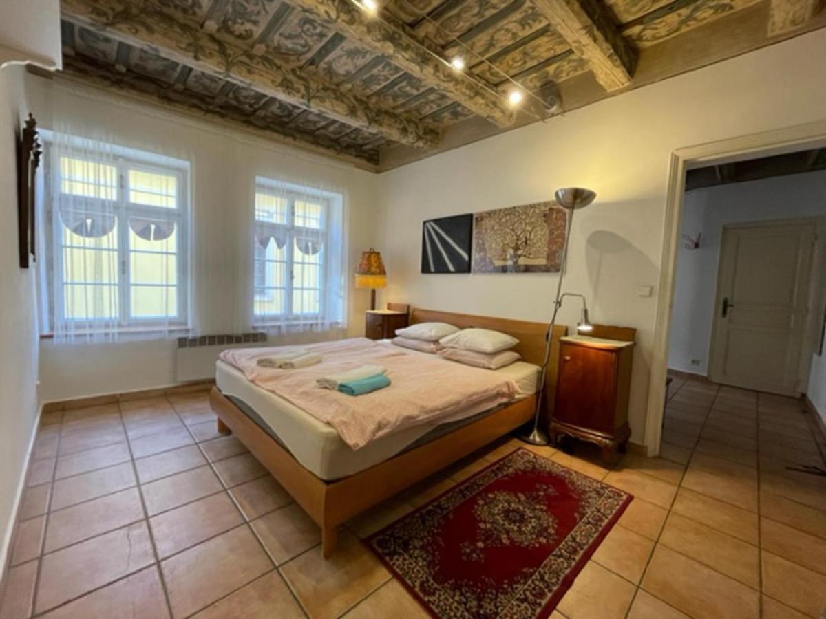 Historical Apartment With Balcony Prague Exterior photo